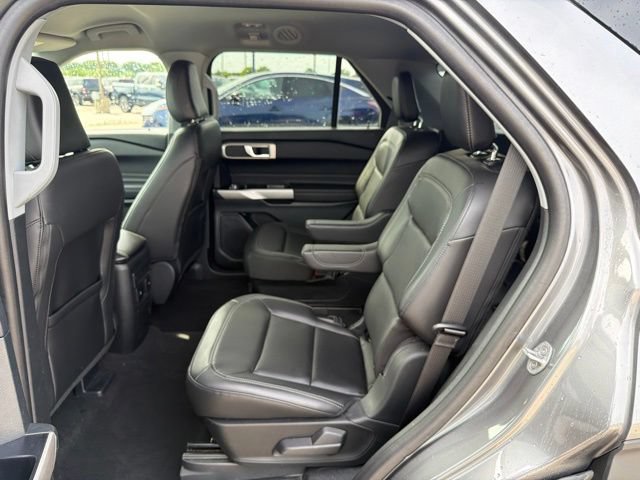 Used 2024 Ford Explorer XLT w/ Equipment Group 202A AWD/4WD image 15