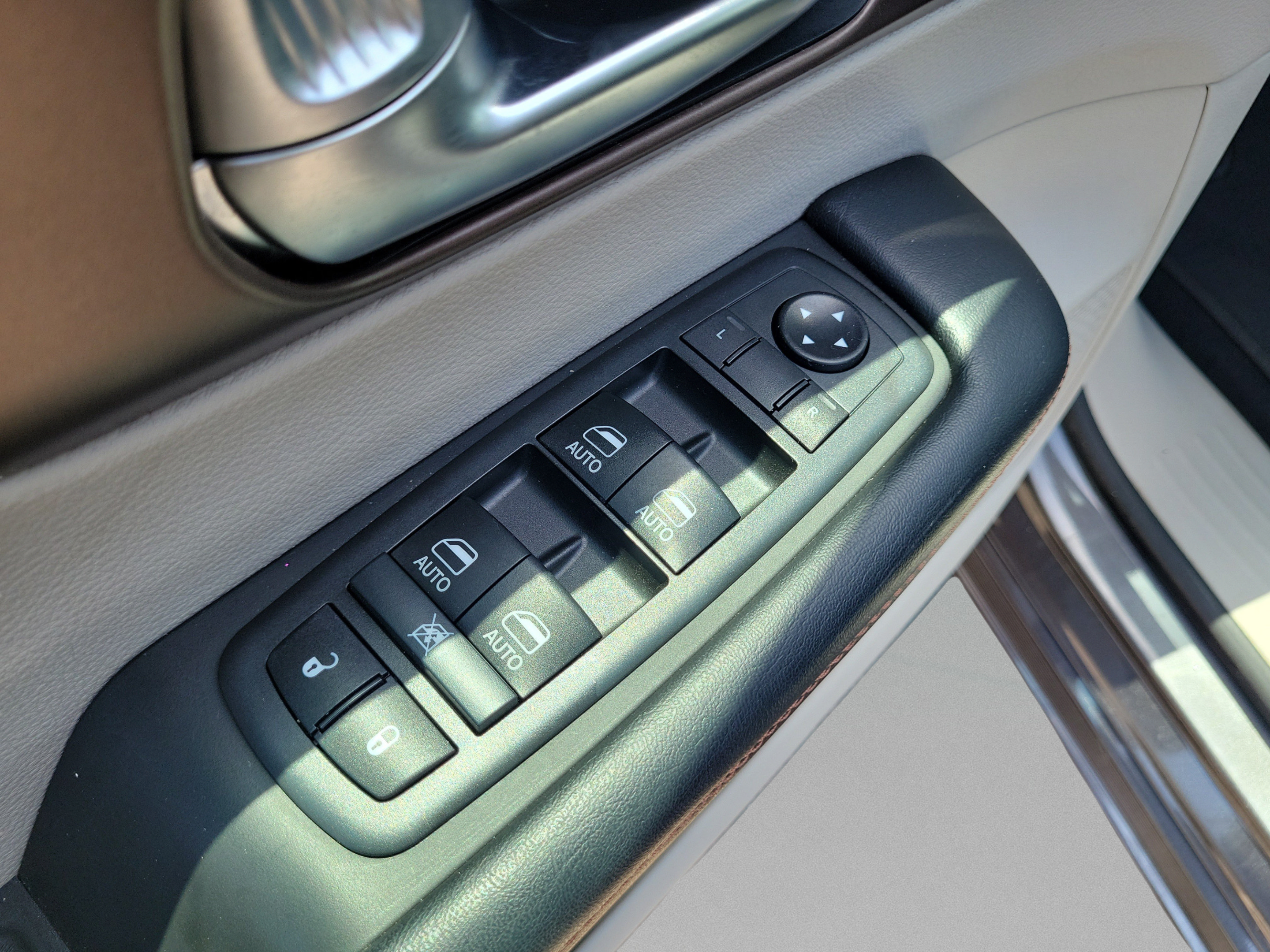 Used 2019 Chrysler Pacifica Touring-L Plus FWD image 23