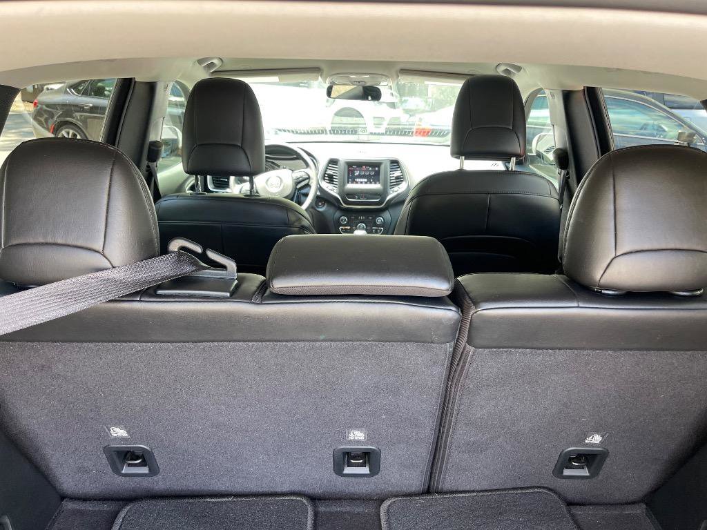 Used 2020 Jeep Cherokee Latitude Plus image 36