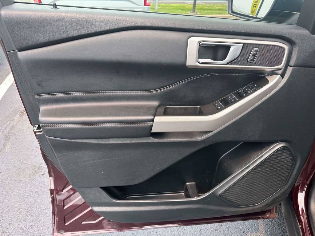 Used 2023 Ford Explorer XLT w/ Equipment Group 202A AWD/4WD image 16