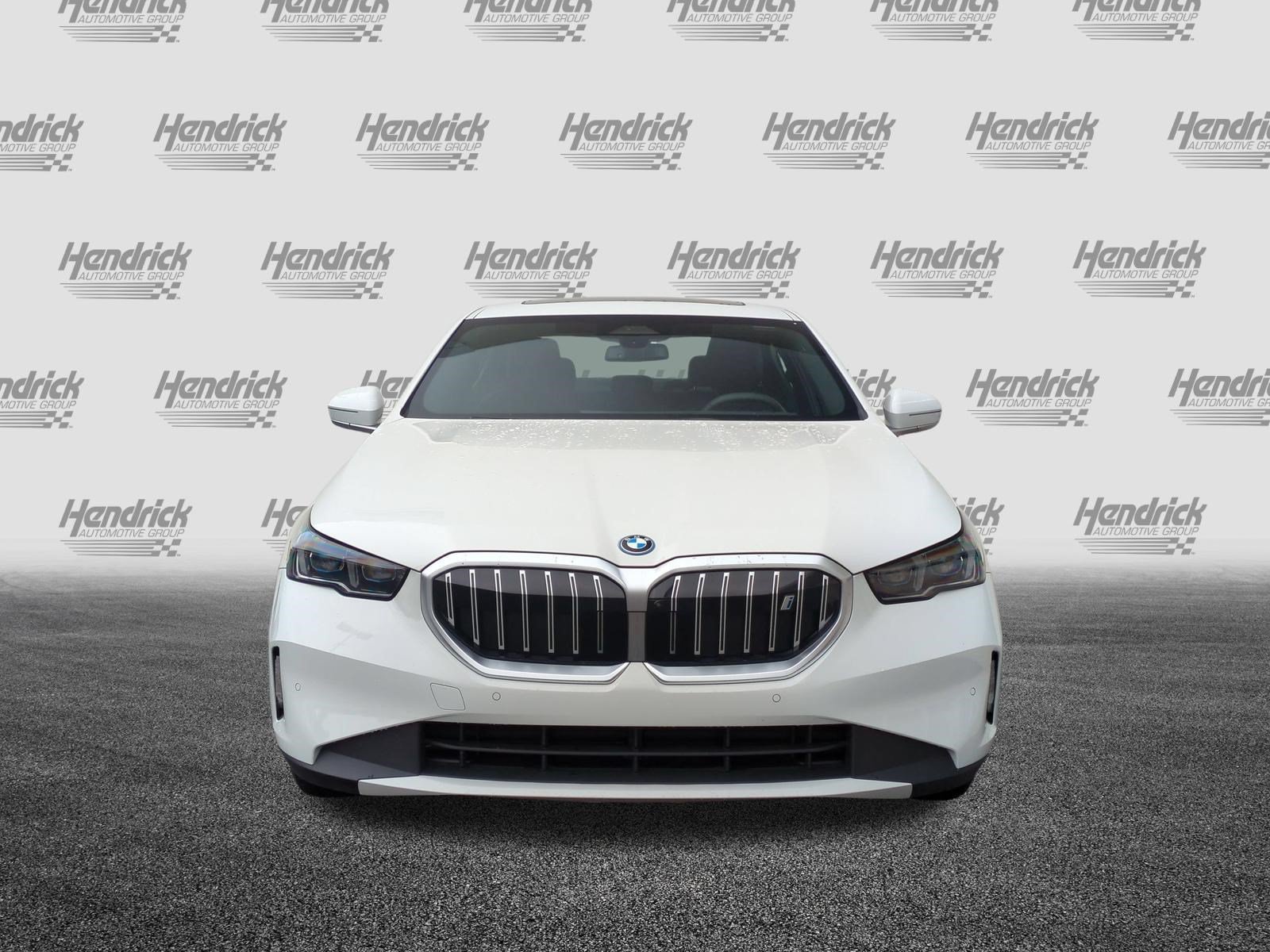 Used 2026 BMW i5 M60 w/ Premium Package RWD image 3