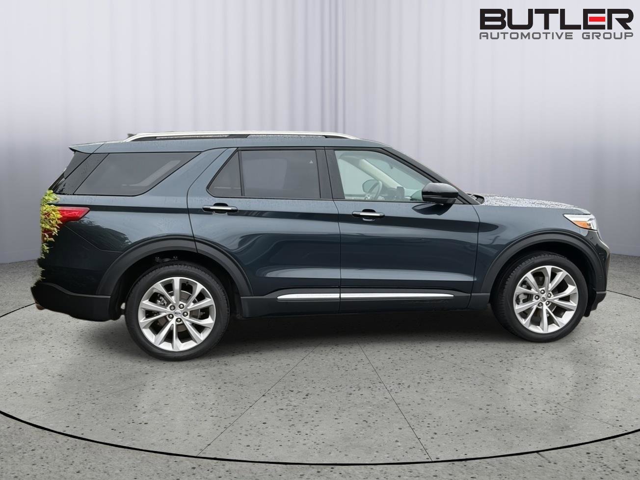 Certified 2023 Ford Explorer Platinum w/ Technology Package AWD/4WD image 9