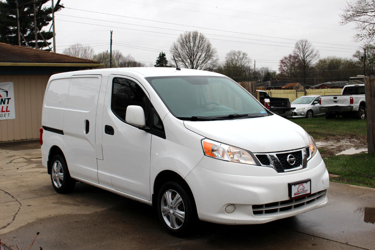 Used 2018 Nissan NV200 SV image 2