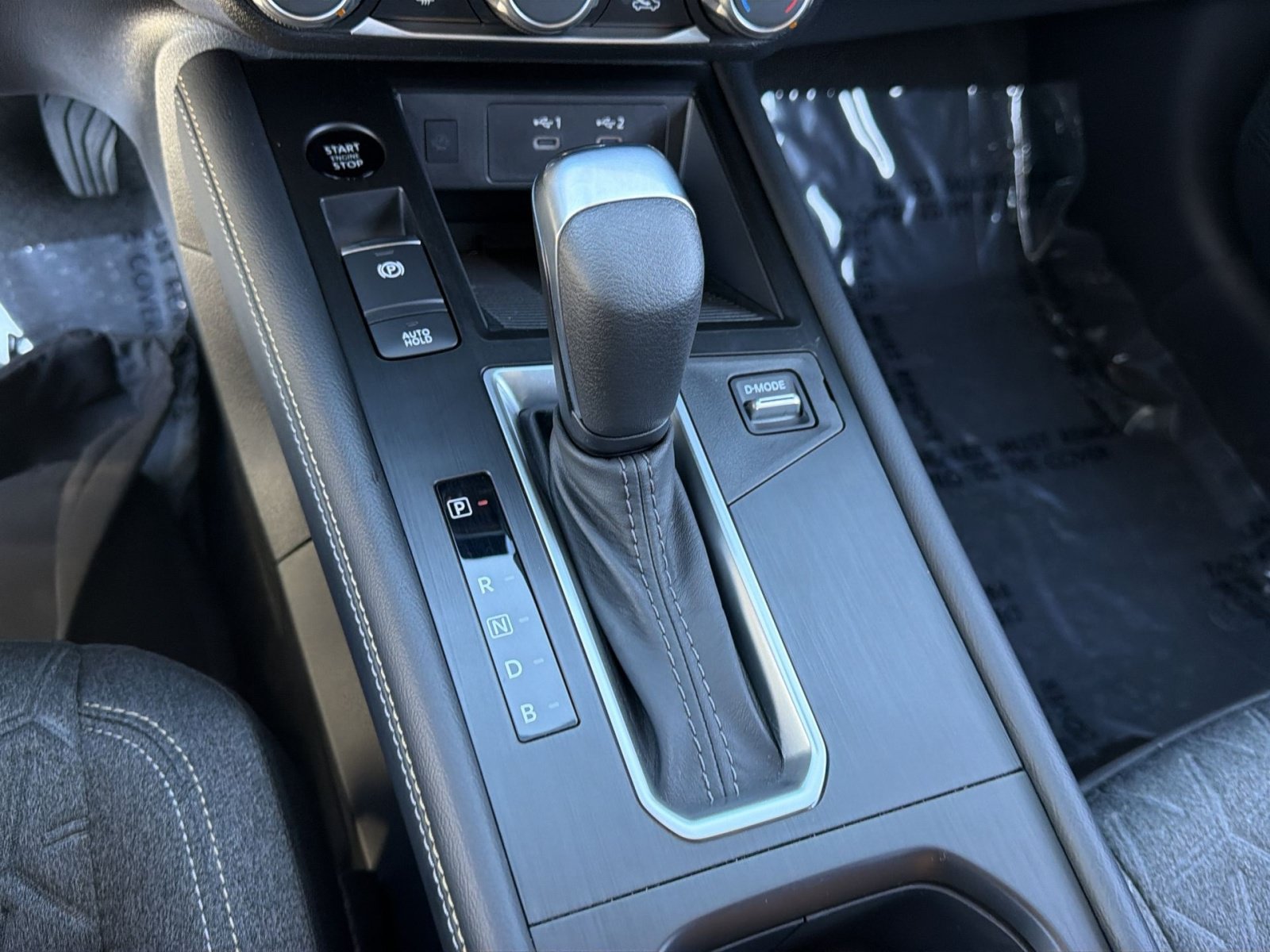 Used 2025 Nissan Kicks SV AWD/4WD image 23
