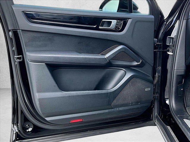 Used 2020 Porsche Cayenne S AWD/4WD image 17