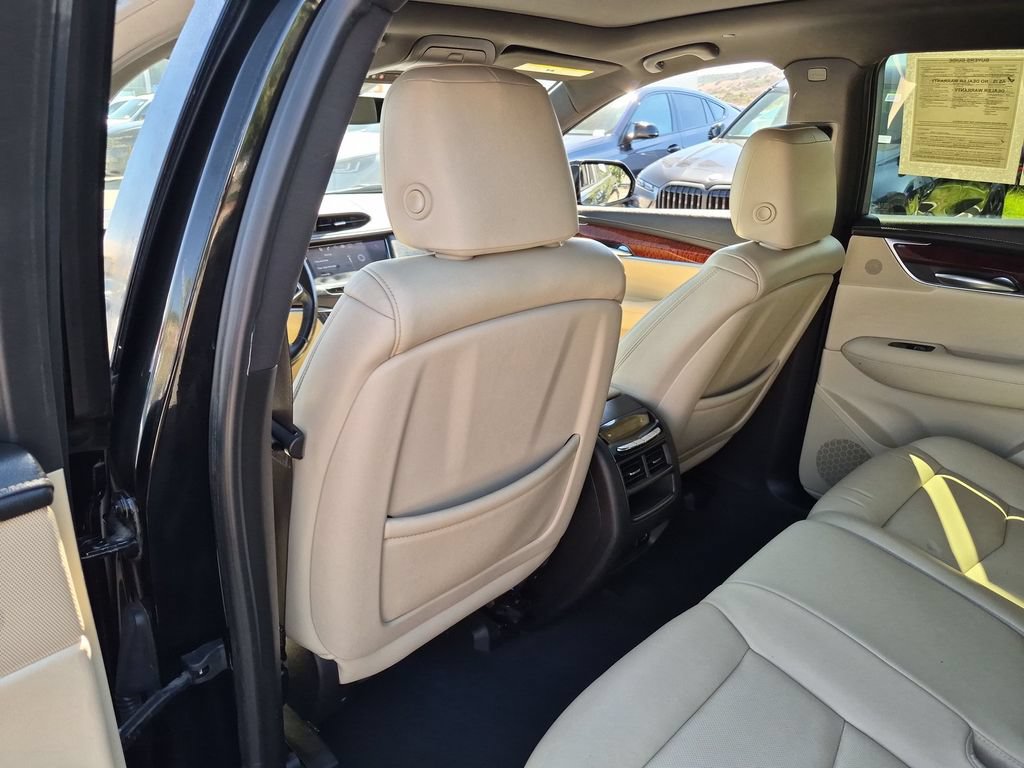 Used 2018 Cadillac XT5 Luxury w/ Driver Awareness Package FWD image 12