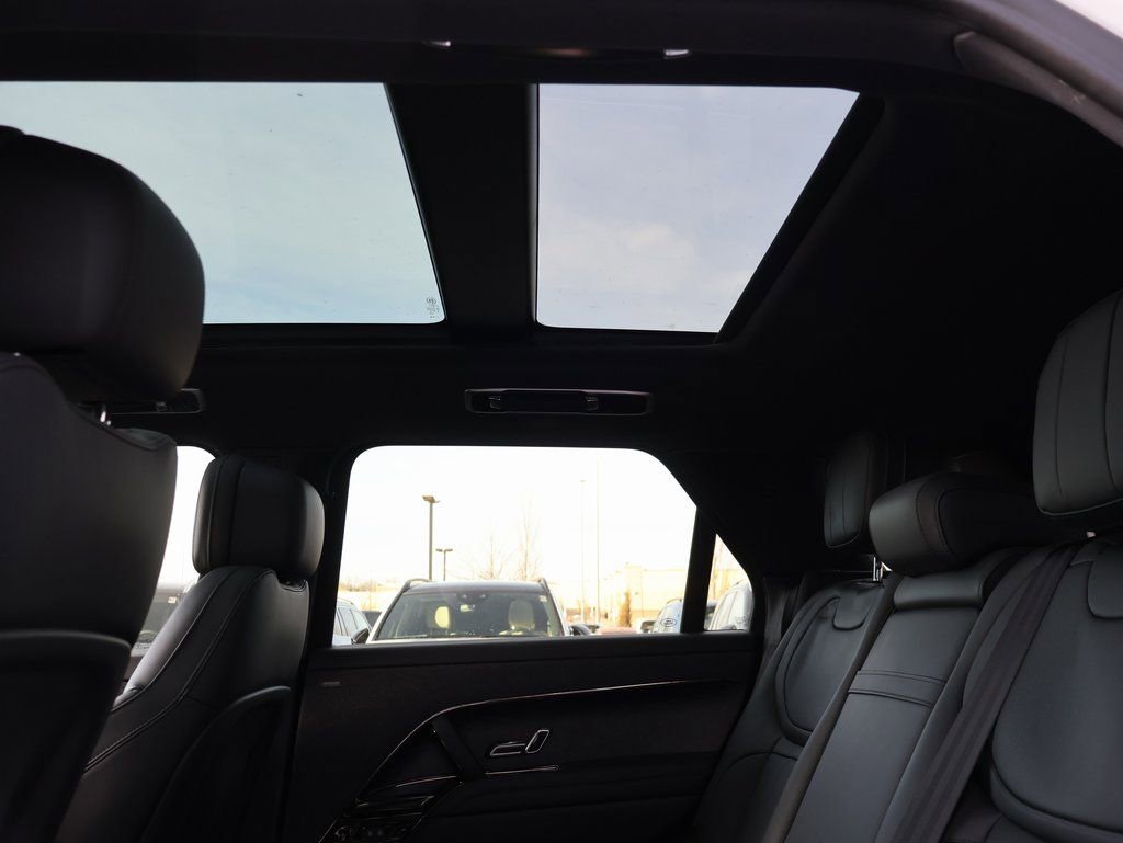 Used 2025 Land Rover Range Rover Sport Dynamic SE image 13