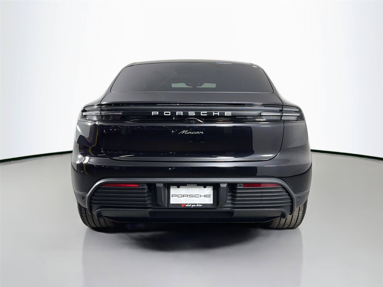 Certified 2026 Porsche Macan 4 Electric RWD image 6