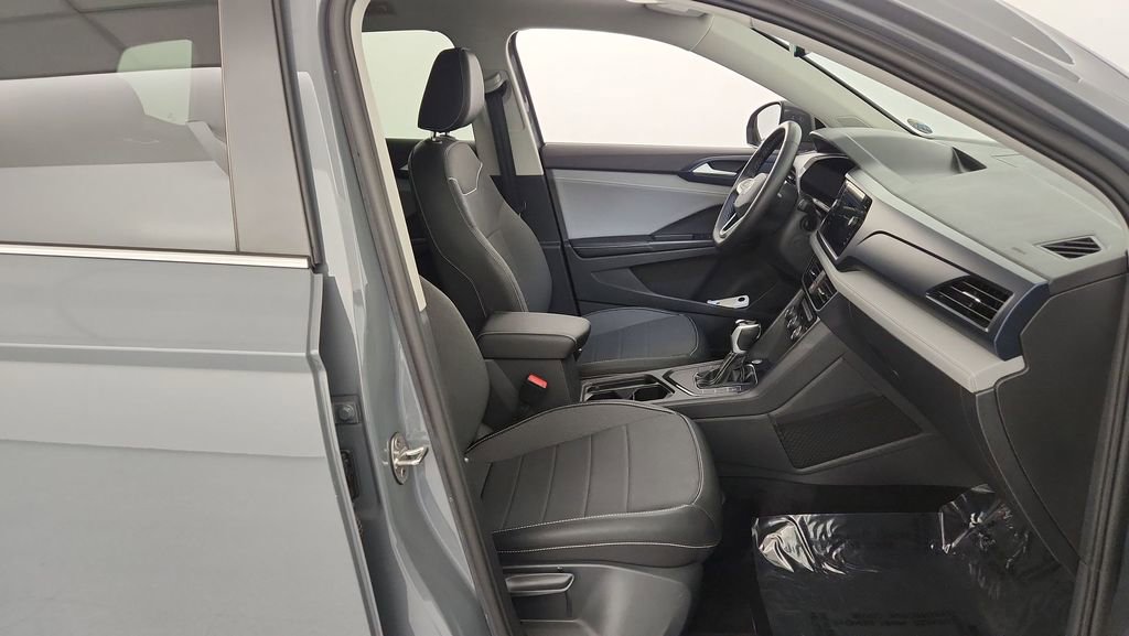 Used 2024 Volkswagen Taos SE w/ Panoramic Sunroof Package image 27