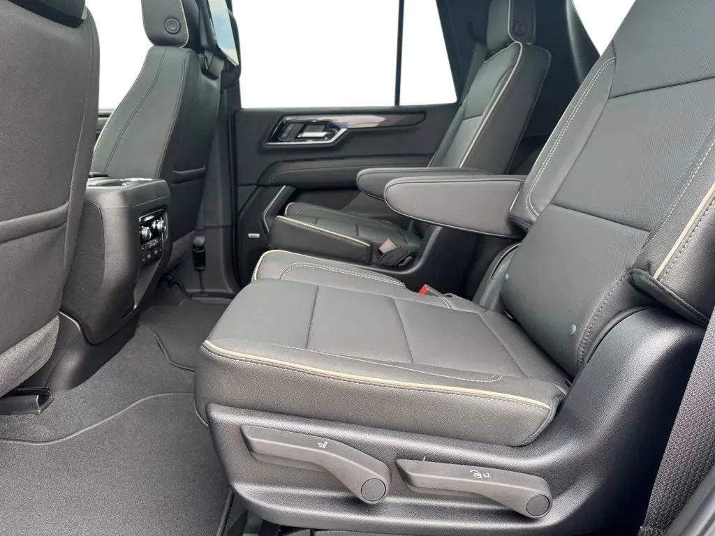 New 2026 GMC Yukon Elevation w/ Elevation Premium Package AWD/4WD image 18