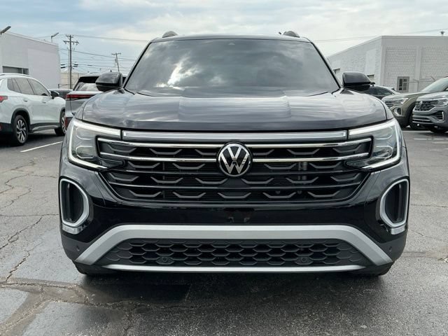 Used 2024 Volkswagen Atlas Peak Edition SE AWD/4WD image 8