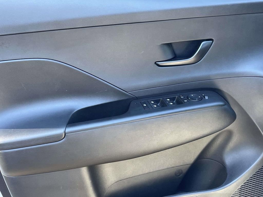 Used 2025 Hyundai Kona SE FWD image 13