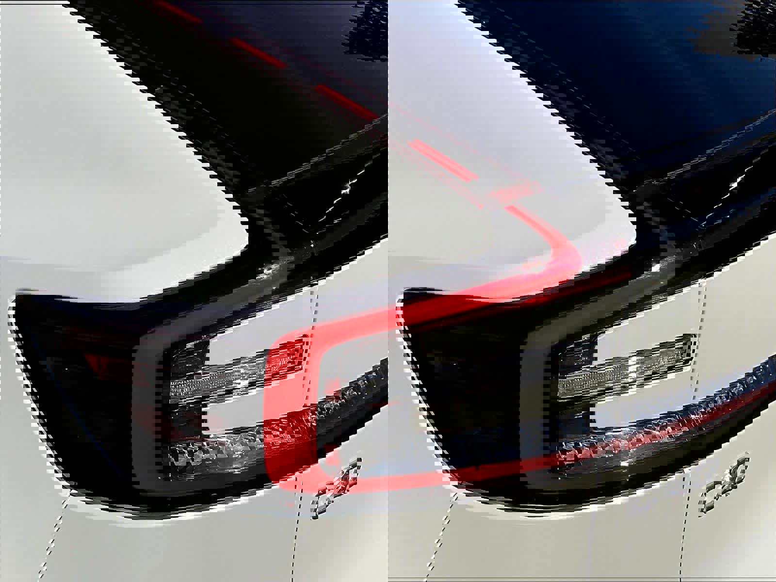 Used 2023 Volvo C40 P8 Recharge Ultimate image 31