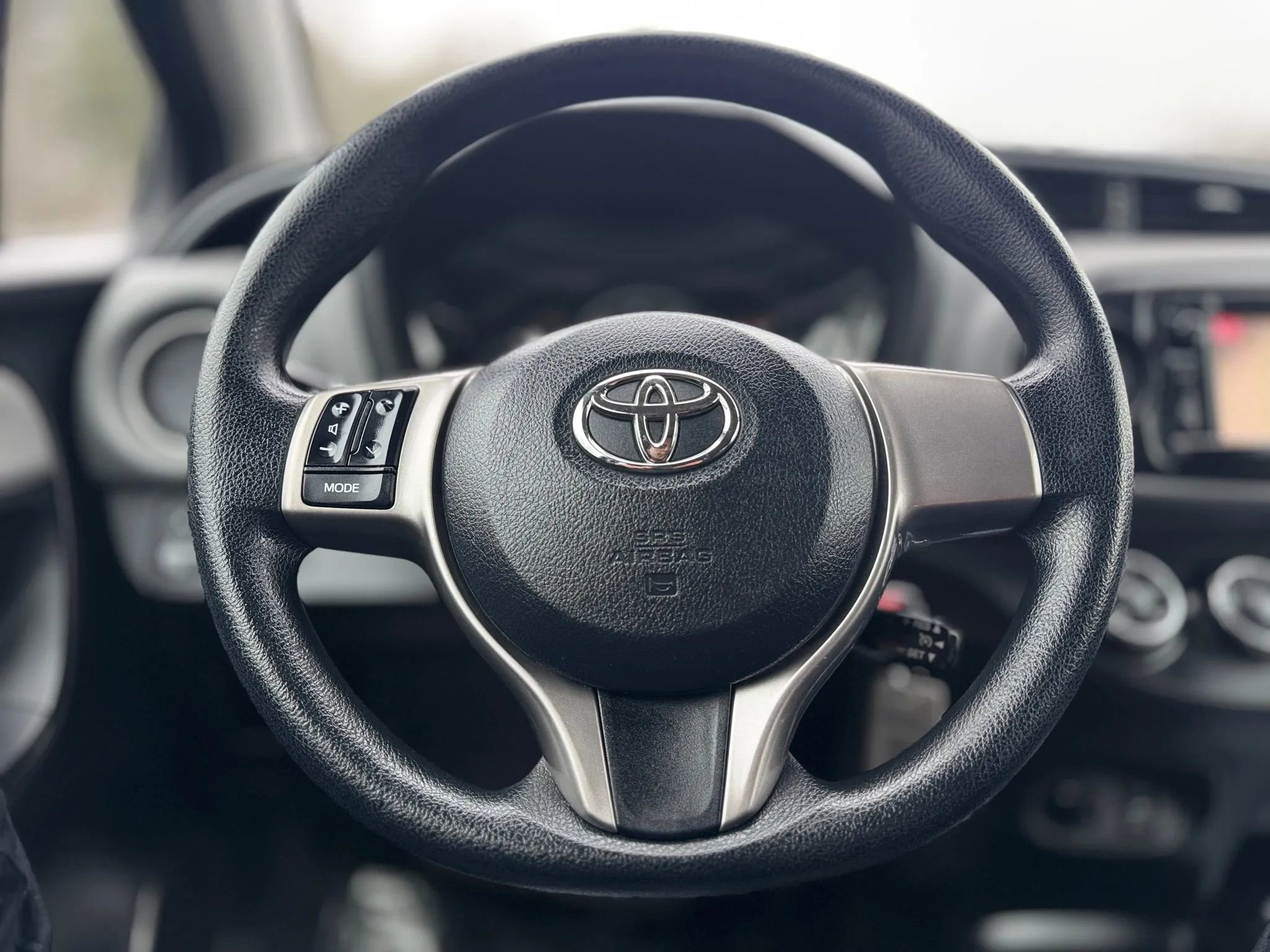 Used 2015 Toyota Yaris L image 16