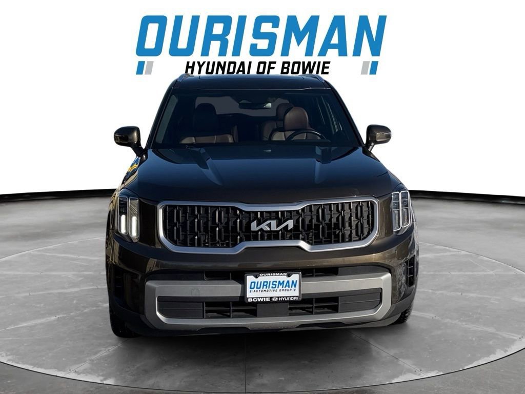 Used 2023 Kia Telluride EX w/ EX Captain's Chair Package image 8
