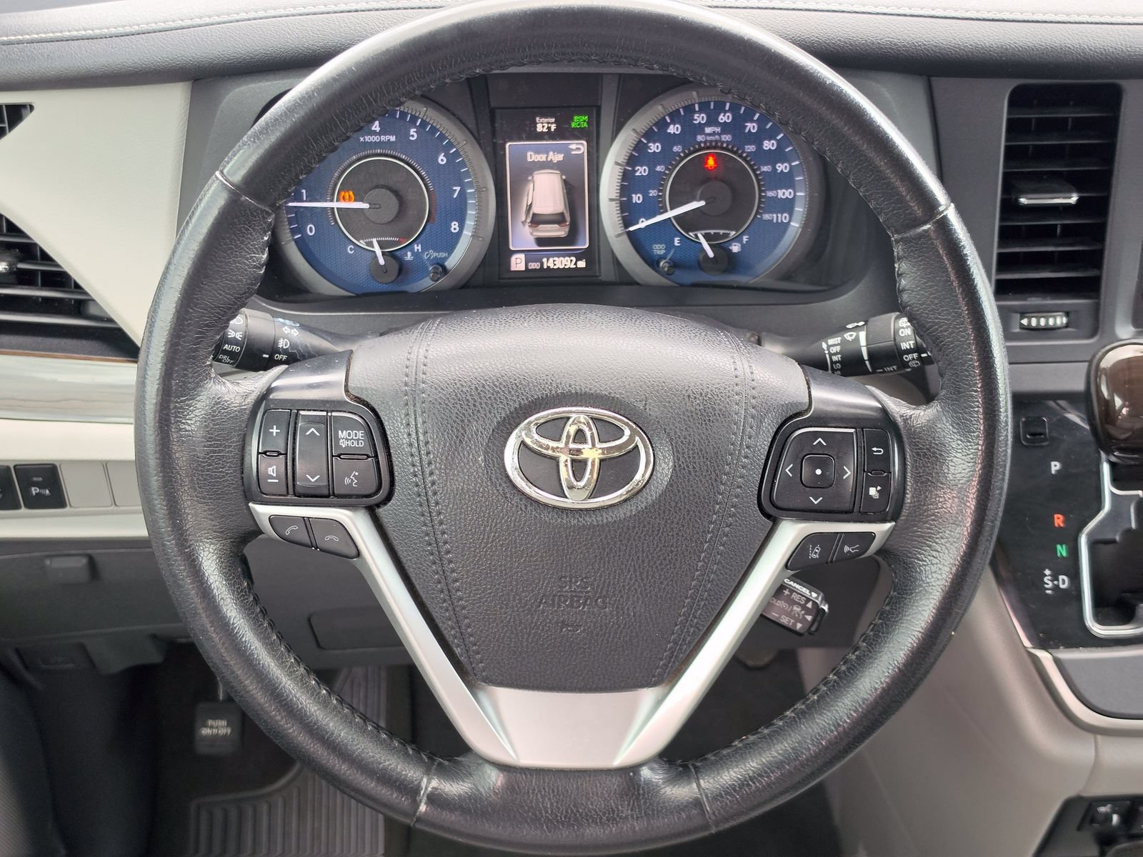 Used 2020 Toyota Sienna XLE Premium FWD image 21