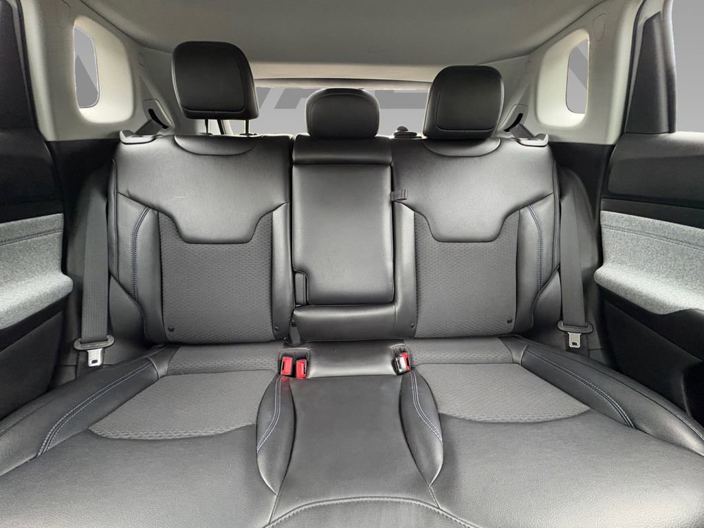 Used 2022 Jeep Compass Latitude image 2