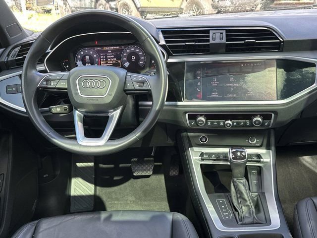 Used 2022 Audi Q3 2.0T Premium Plus w/ Premium Plus Package image 25
