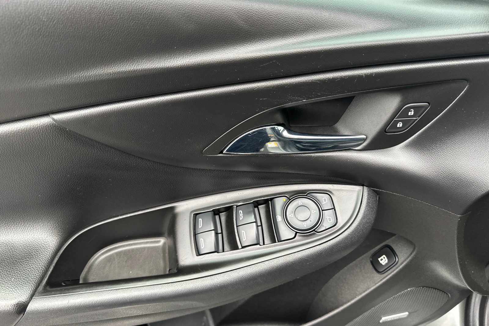 Used 2017 Chevrolet Volt Premier w/ Driver Confidence II Package image 15