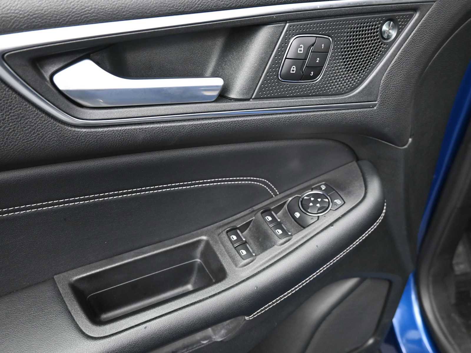 Used 2022 Ford Edge Titanium image 10