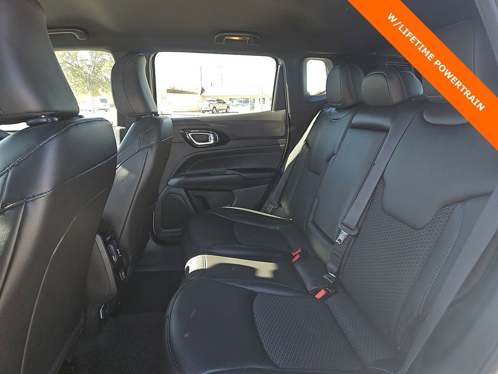 New 2026 Jeep Compass Latitude image 11