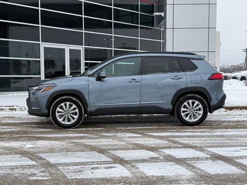 Used 2024 Toyota Corolla Cross LE image 6