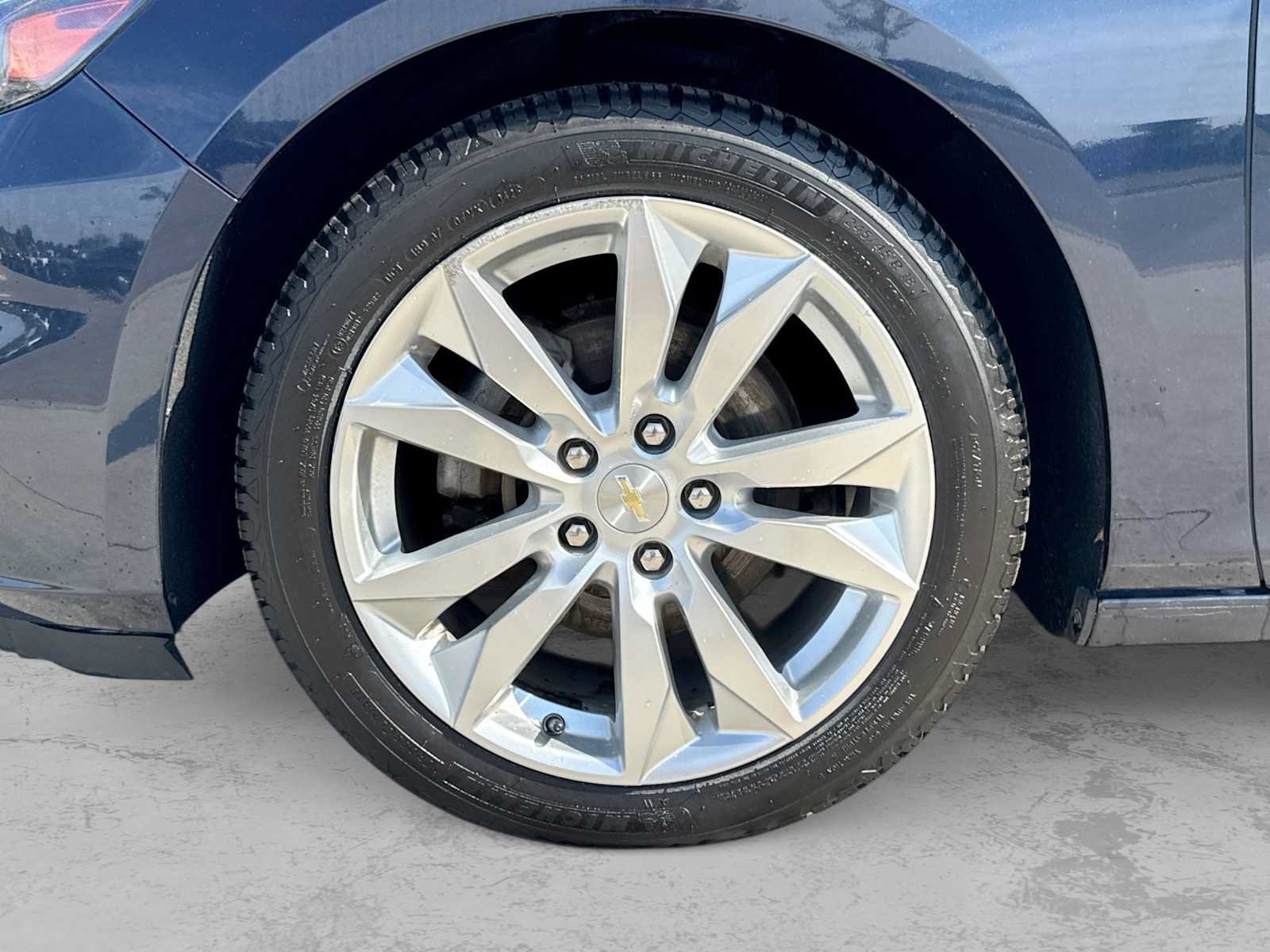 Used 2017 Chevrolet Malibu LT w/ Leather Package FWD image 13