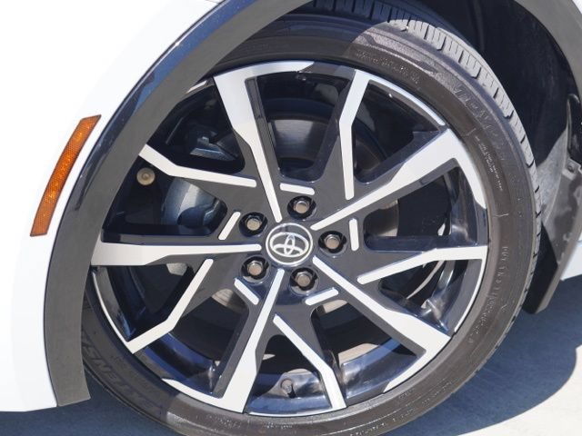 Used 2024 Toyota Prius Prime Premium FWD image 12