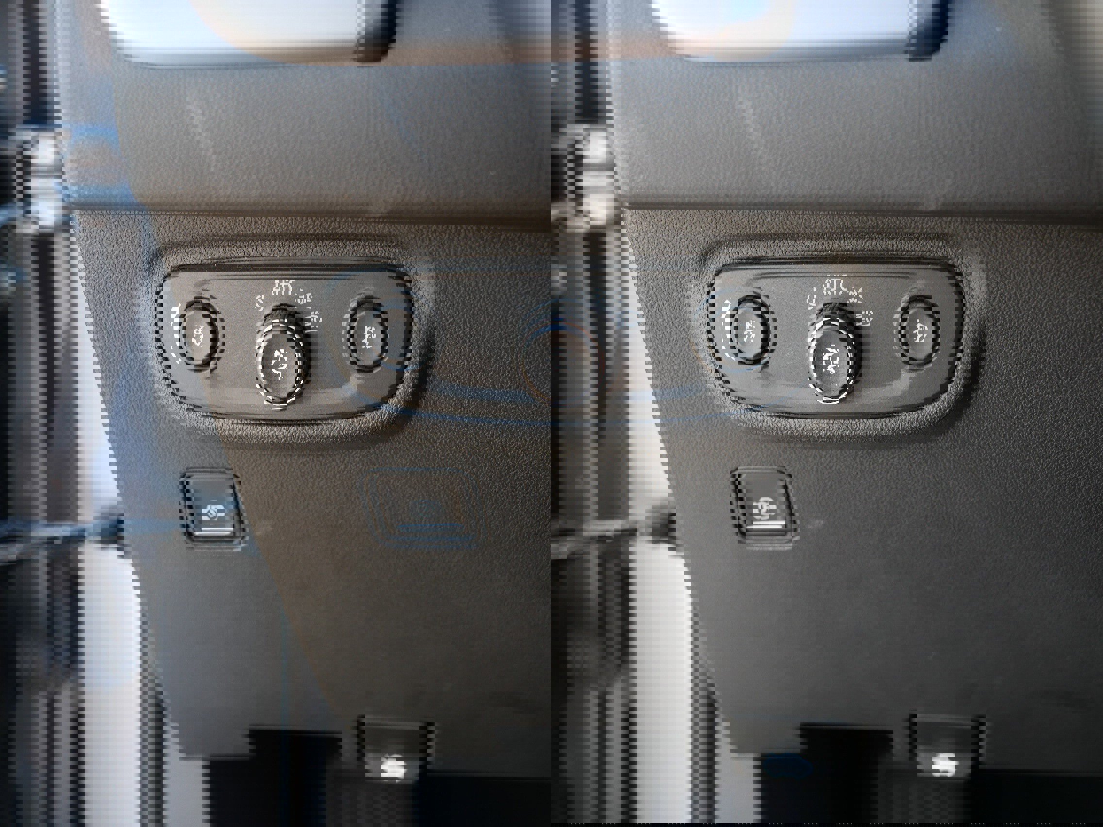 Used 2023 GMC Terrain AT4 image 24