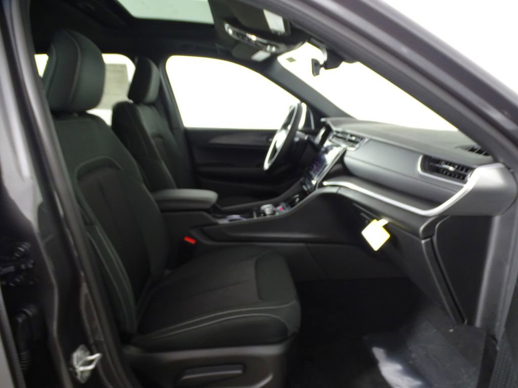 New 2025 Jeep Grand Cherokee Laredo X image 15