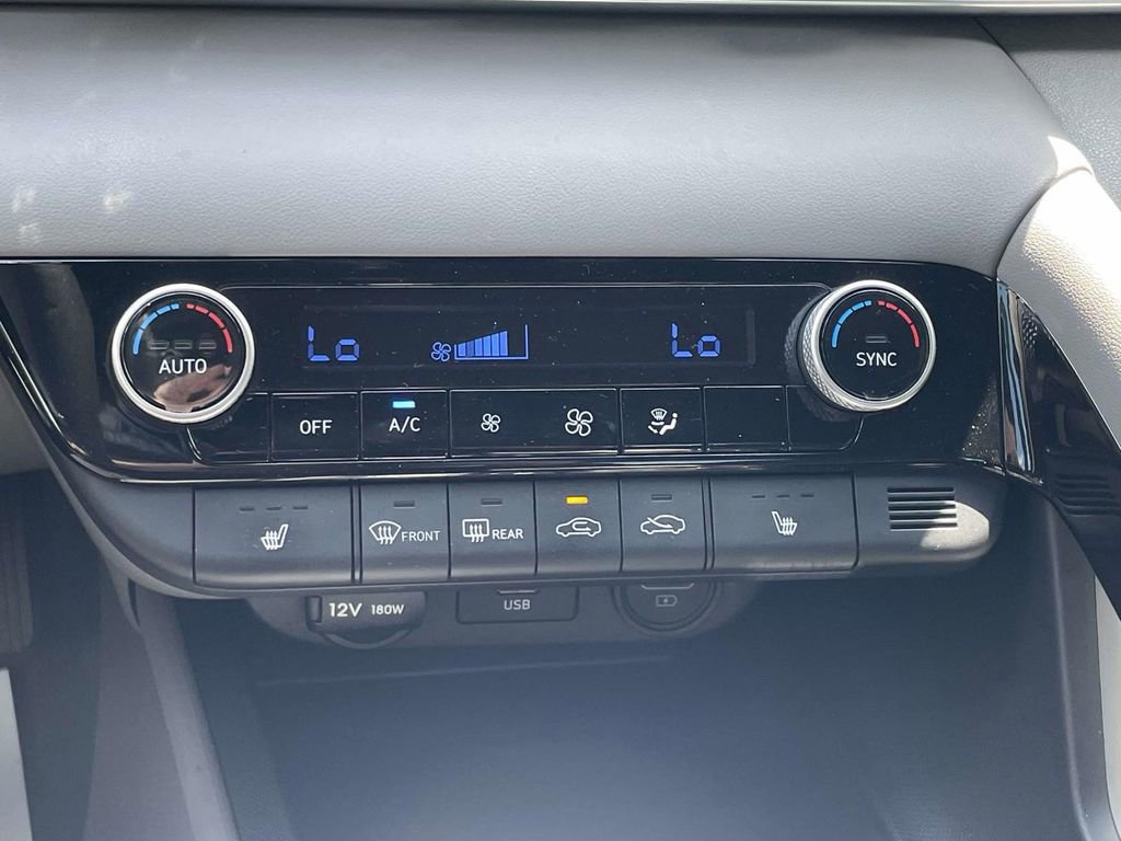 Used 2022 Hyundai Elantra Blue FWD image 26