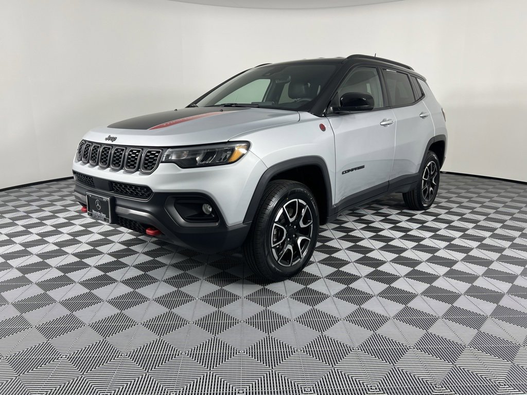 Used 2024 Jeep Compass Trailhawk image 4