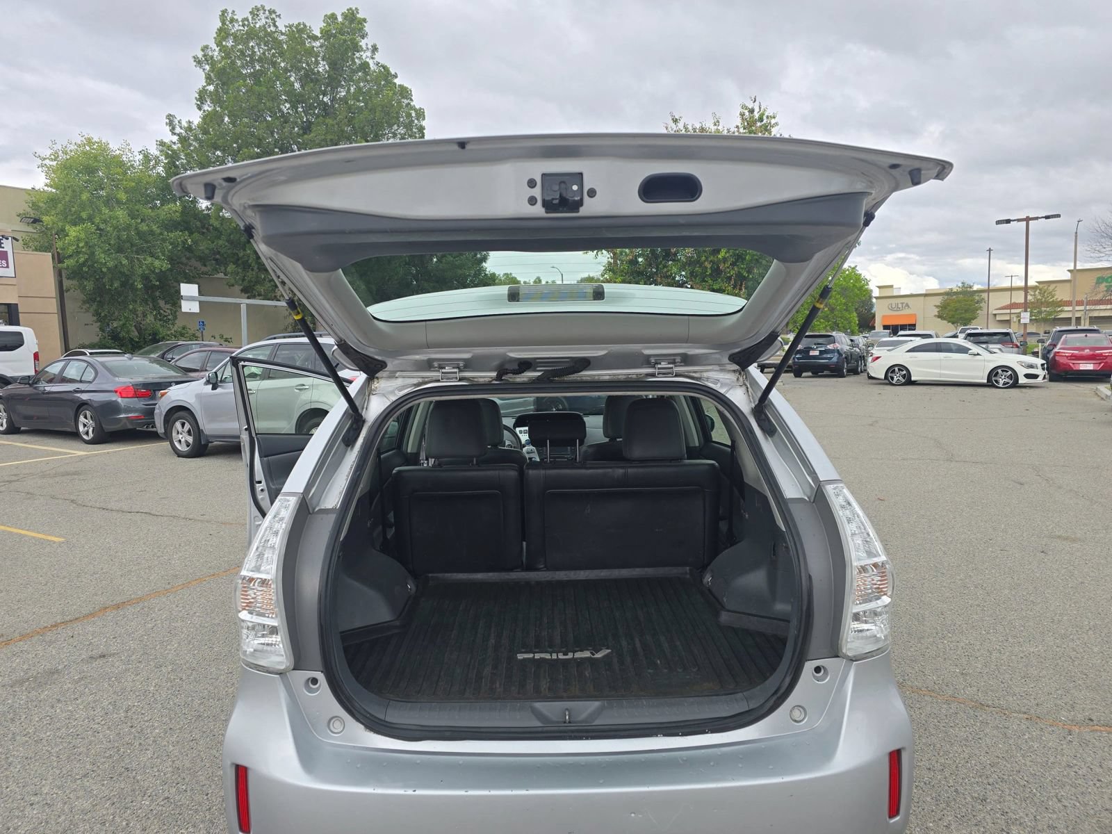 Used 2012 Toyota Prius V Five FWD image 13