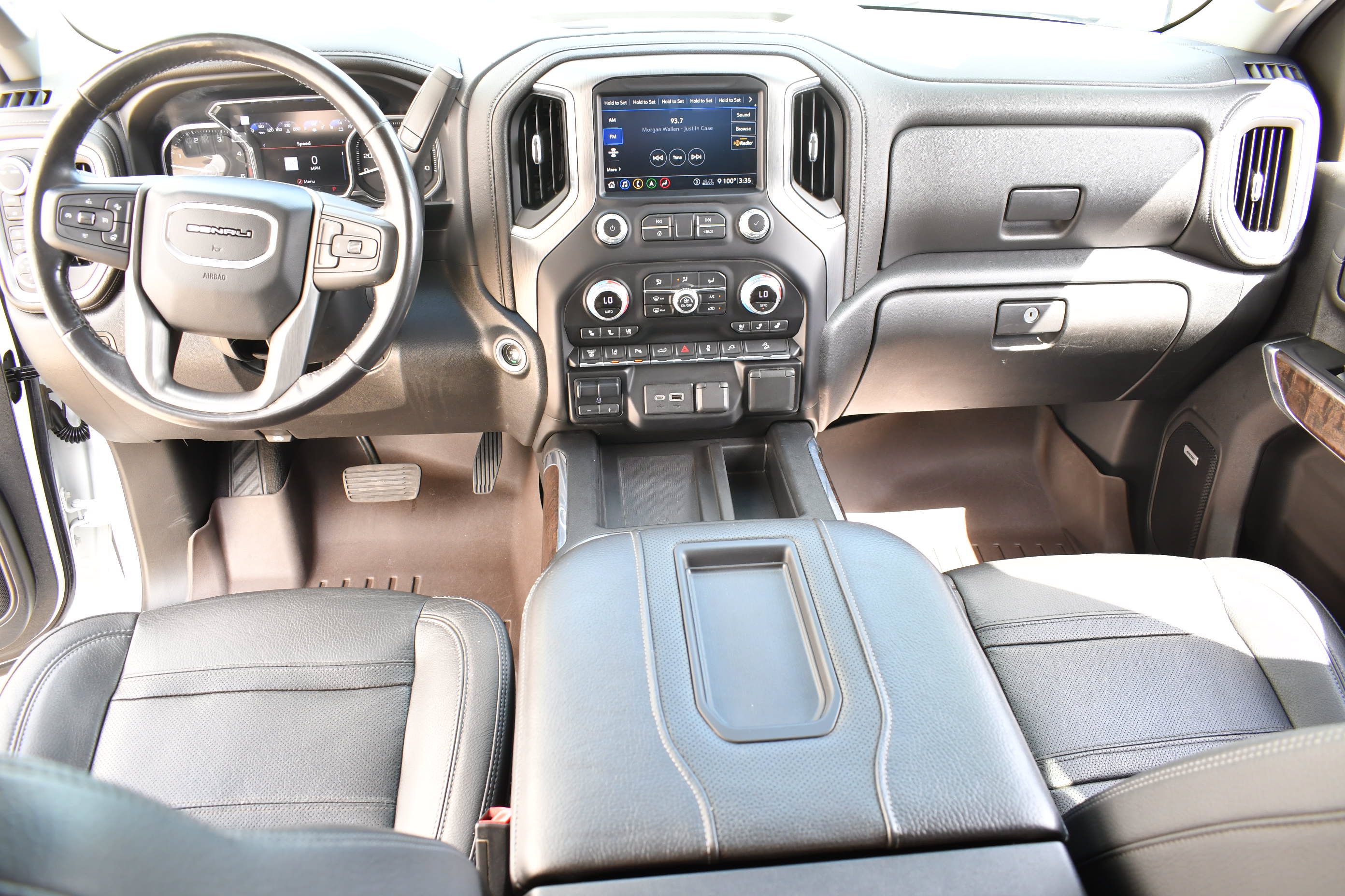 Used 2020 GMC Sierra 2500 Denali w/ Denali Ultimate Package AWD/4WD image 19