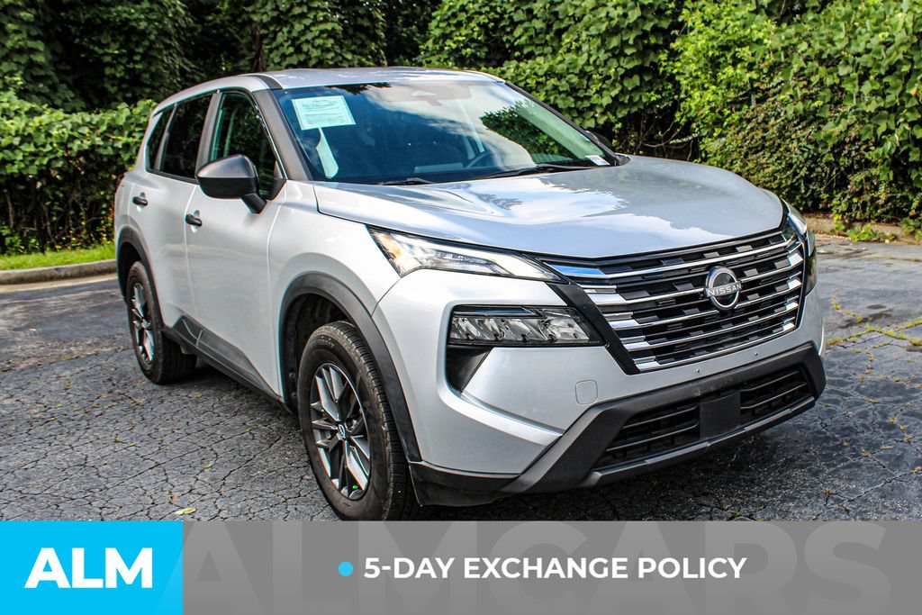 Used 2024 Nissan Rogue S FWD image 3