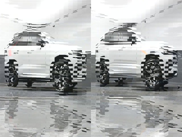 Certified 2025 Volvo XC60 T8 Ultra w/ Protection Package Premier image 32