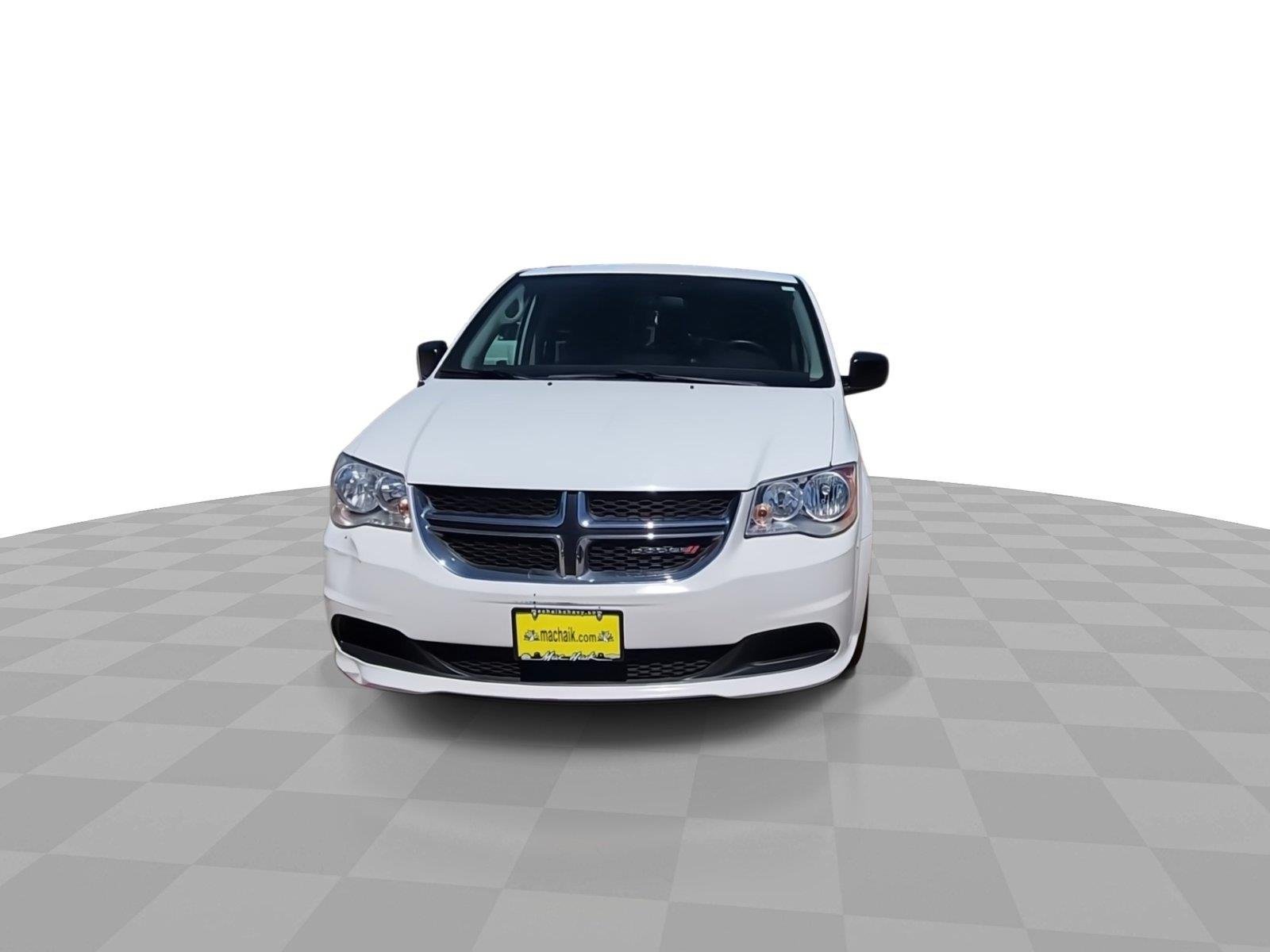 Used 2018 Dodge Grand Caravan SE FWD image 3