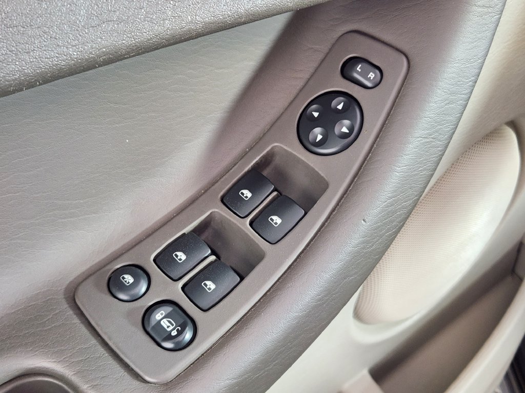 Used 2005 Chrysler Pacifica Touring AWD/4WD image 18