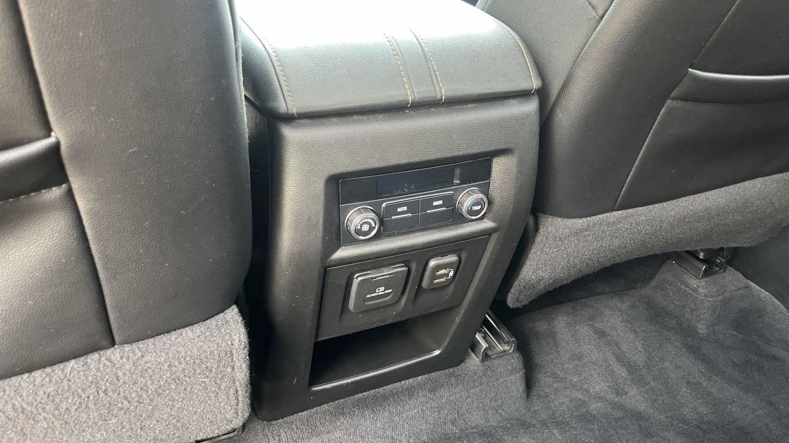Used 2019 Chevrolet Traverse LT w/ LT Premium Package AWD/4WD image 38