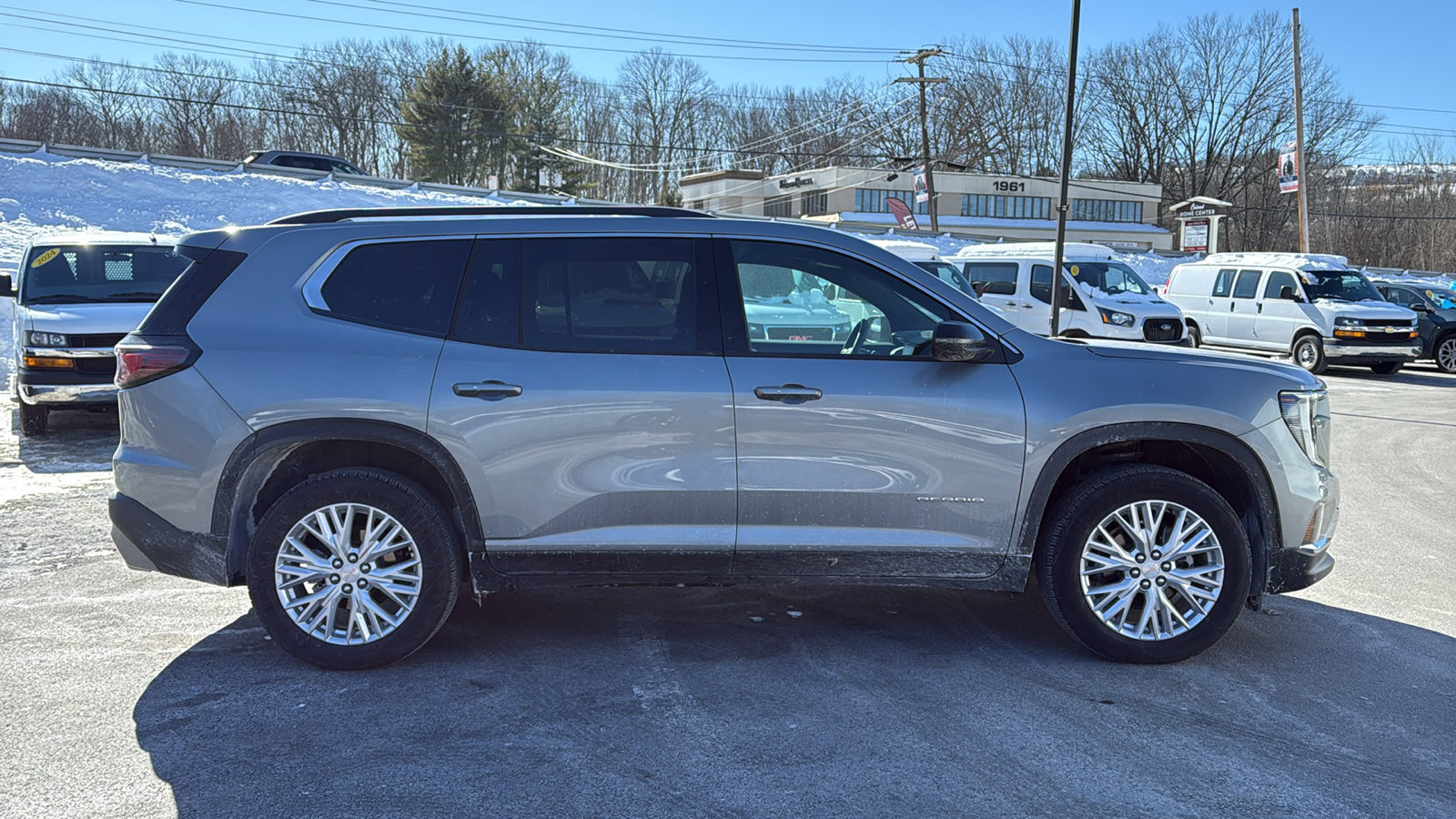 Used 2025 GMC Acadia Elevation w/ Elevation Premium Package AWD/4WD image 3