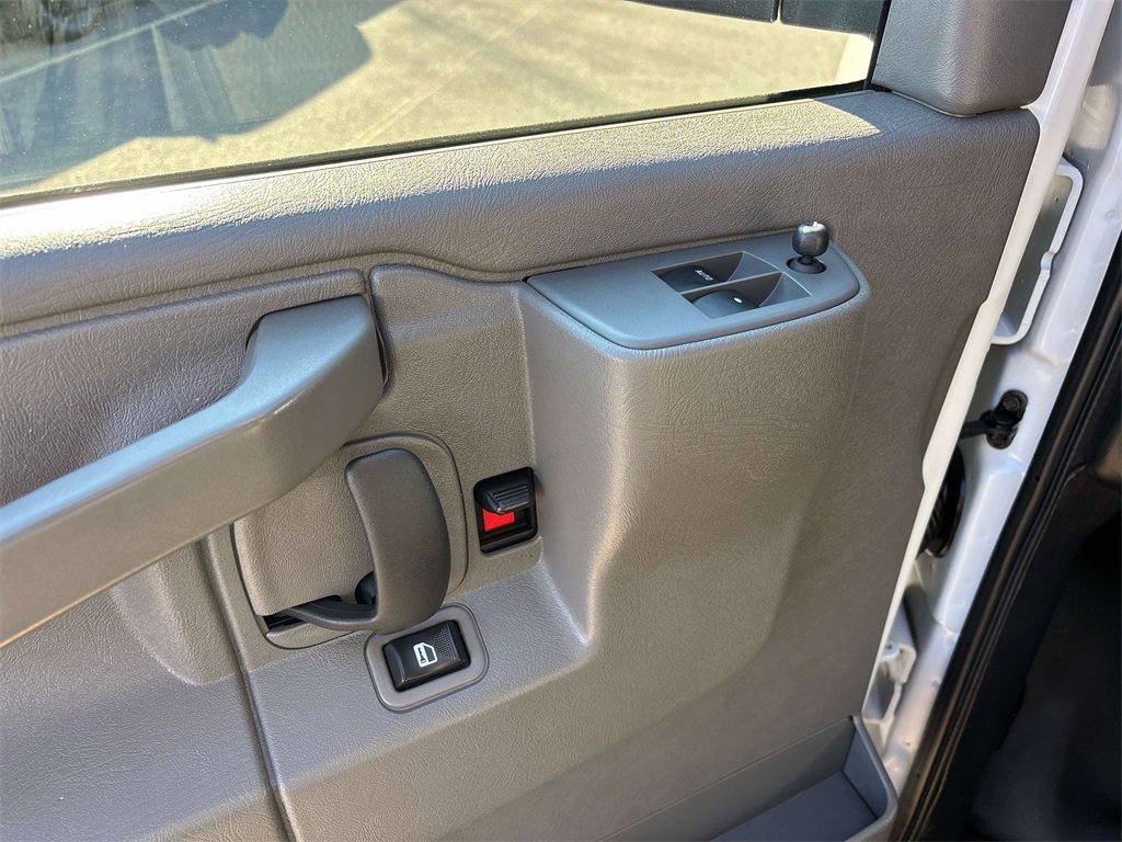 Used 2019 GMC Savana 2500 w/ Enhanced Convenience Package image 12