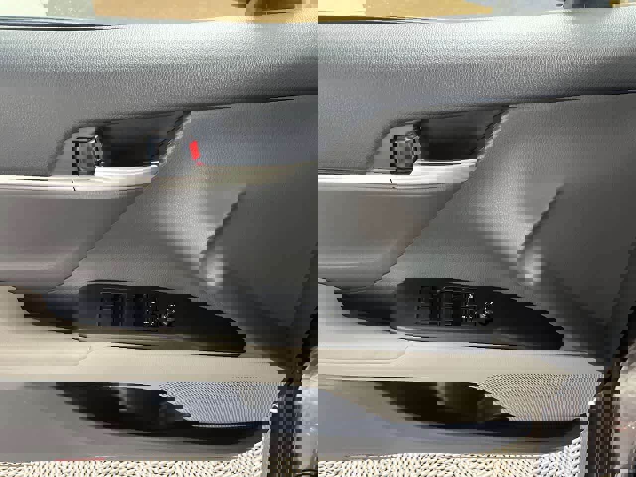 Used 2023 Toyota Camry LE image 12