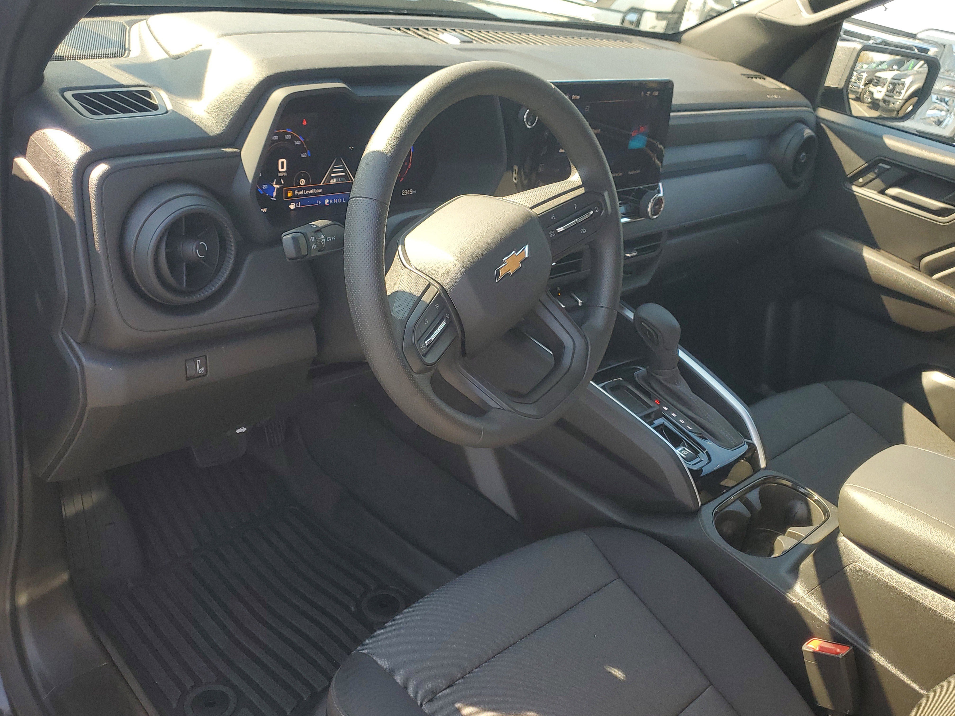 Used 2025 Chevrolet Colorado W/T image 20