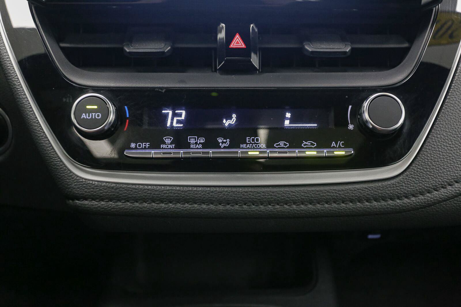 Used 2023 Toyota Corolla SE w/ SE Premium Package FWD image 29