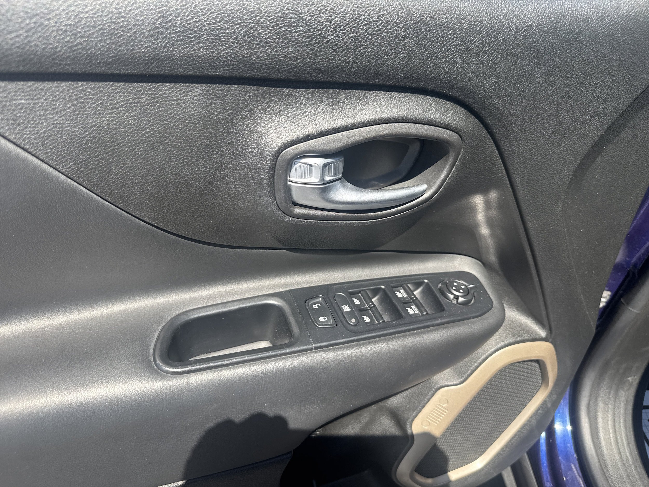 Used 2017 Jeep Renegade Limited FWD image 6