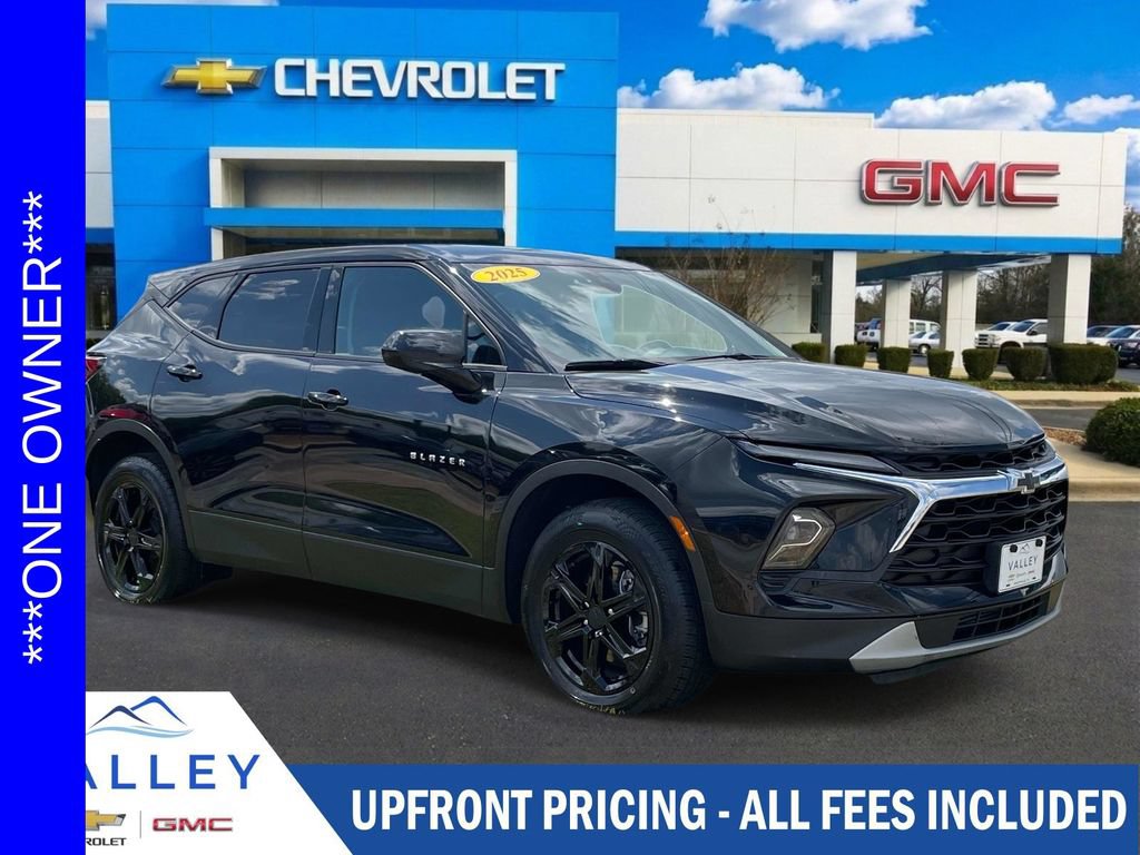 Used 2025 Chevrolet Blazer LT FWD image 1