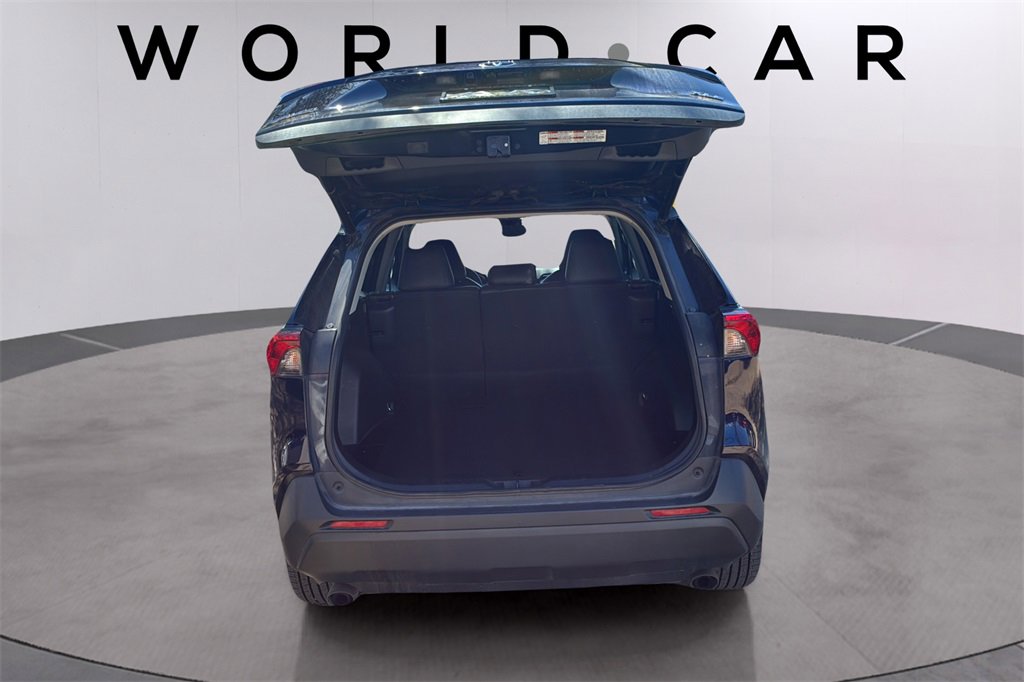 Used 2022 Toyota RAV4 XLE Premium image 18
