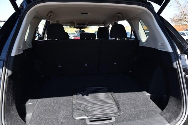 Certified 2025 Nissan Rogue SV image 24