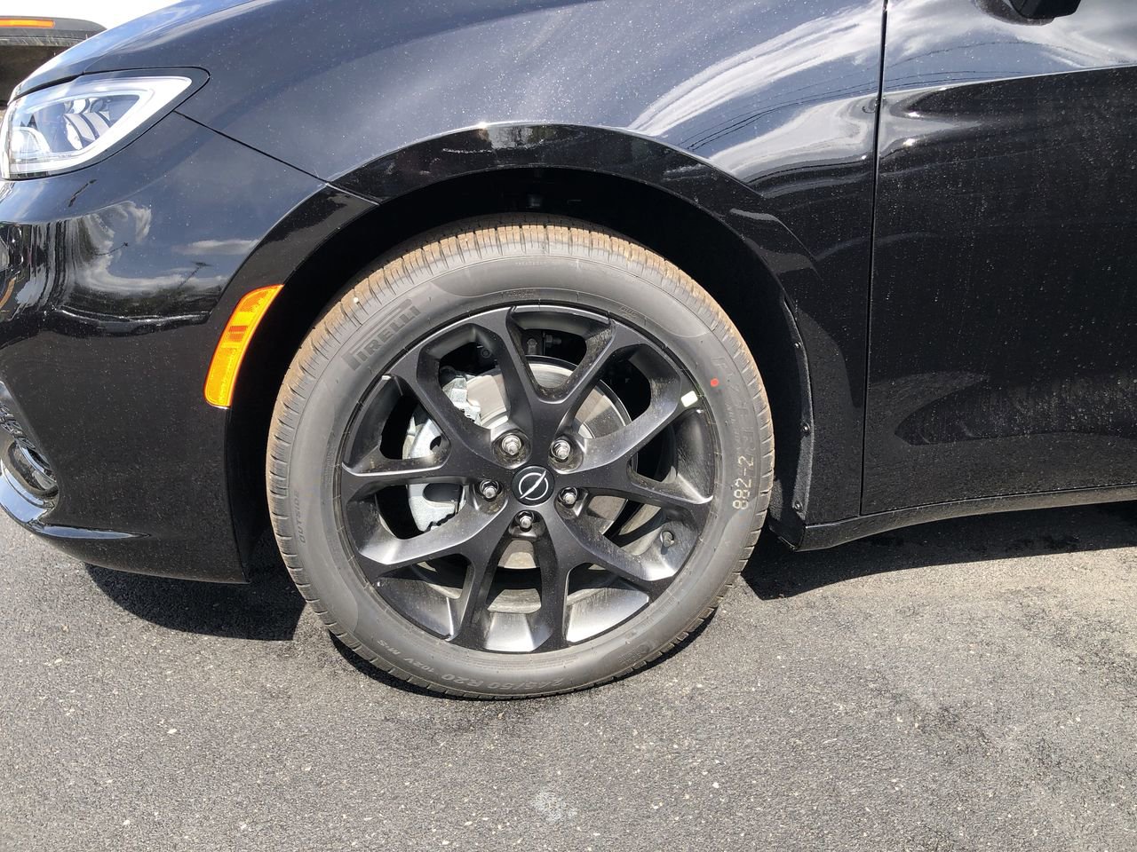 New 2026 Chrysler Pacifica Select image 2