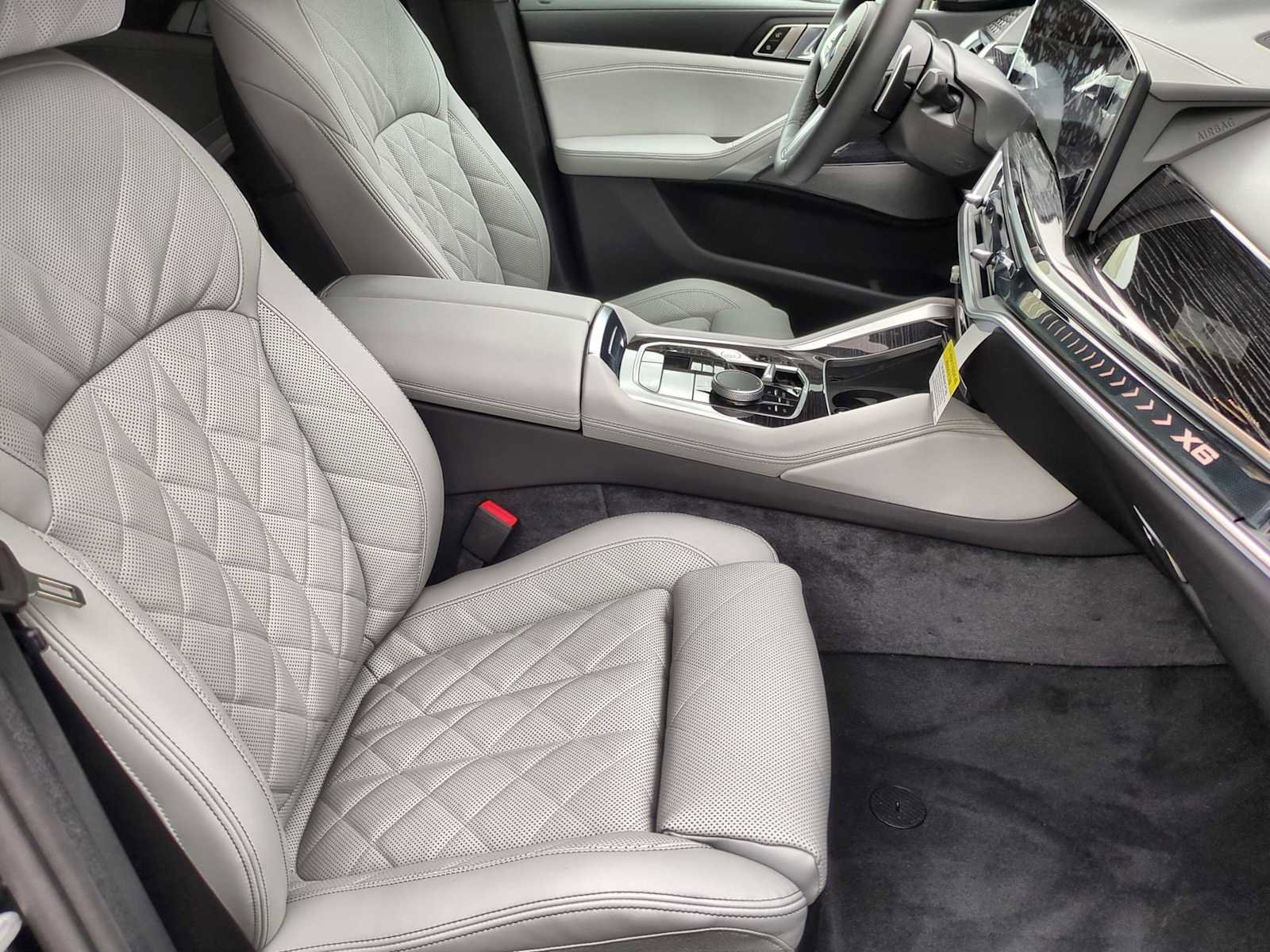 New 2026 BMW X6 xDrive40i w/ Climate Comfort Package image 23
